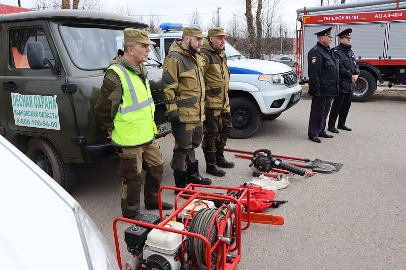 В Ивановском районе прошел смотр сил и средств МЧС.